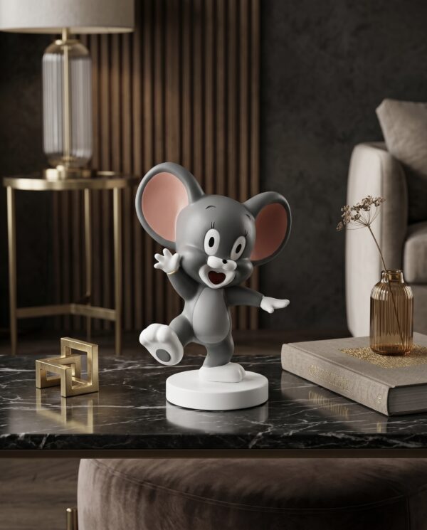 Playful Mouse Showpiece